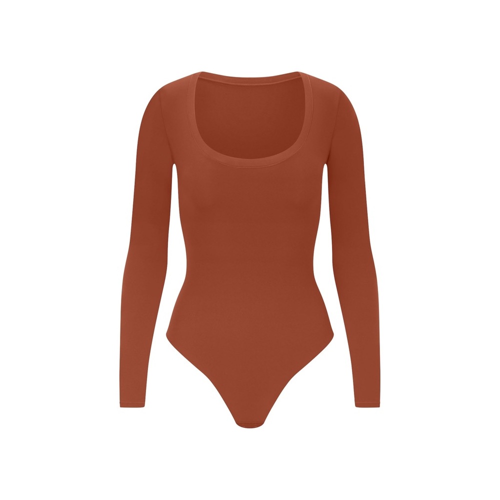 SKIMS FITS EVERYBODY LONG SLEEVE SCOOP BODYSUIT